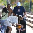 La belle Molly Sims est aux anges auprès de son homme et son fils lors de vacances à Miami pour passer les fêtes de fin d'année. 24 décembre 2013