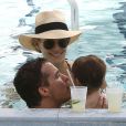 La belle Molly Sims est aux anges auprès de son homme et son fils lors de vacances à Miami pour passer les fêtes de fin d'année. 24 décembre 2013