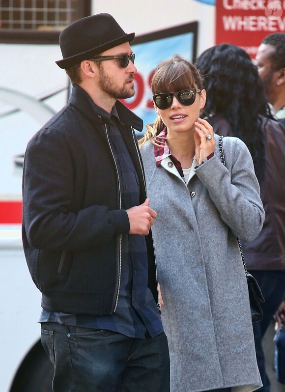 Jessica Biel et Justin Timberlake, jeunes mariés, se rendent au cinéma voir le film "Skyfall" à New York, le 11 novembre 2012.