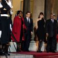 Nicolas Sarkozy et Carla Bruni-Sarkozy accueillent le président d'Afrique du Sud, Jacob Zuma et son épouse sur le parvis de l'Elysée, le 2 mars 2011.