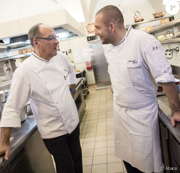 Bernard Vaussion et le nouveau chef de l'Elysée Guillaume Gomez, à Paris le 31 octobre 2013.