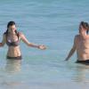 Sir Paul McCartney et sa femme Nancy Shevell se baignent à Saint-Barthélémy, le 27 décembre 2013.