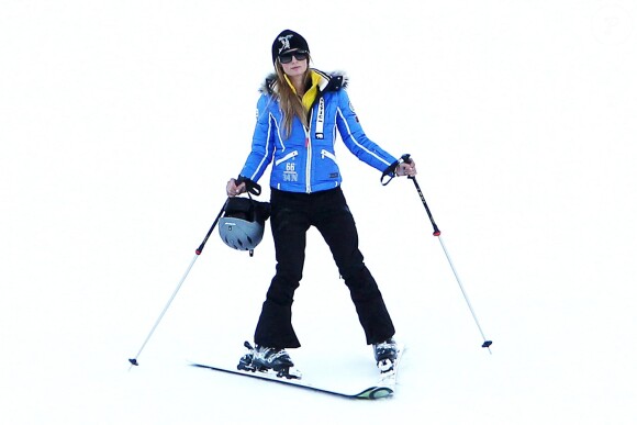 Paris Hilton s'éclate sur les plistes de ski à Aspen, le 27 décembre 2013.