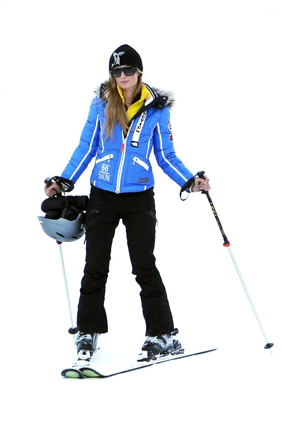 Paris Hilton s'éclate sur les plistes de ski à Aspen, le 27 décembre 2013.
