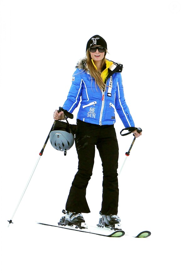Paris Hilton s'éclate sur les plistes de ski à Aspen, le 27 décembre 2013.