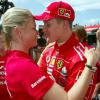 Michael Schumacher et sa femme Corinna sur le circuit de Catalogne le 9 mai 2004