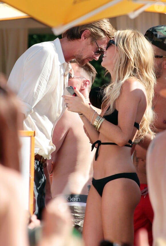Peter Crouch et son épouse Abbey Clancy sur l'île d'Ibiza le 23 juin 2013