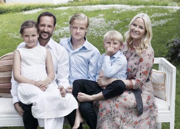 La princesse Ingrid Alexandra de Norvège en famille en juillet 2013