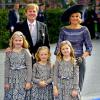 Willem-Alexander et Maxima des Pays-Bas avec leurs filles les princesses Catharina-Amalia, Ariane et Alexia le 5 octobre 2013 au mariage de Jaime de Bourbon Parme