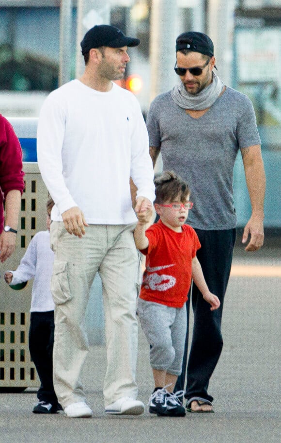Ricky Martin avec son compagnon Carlos et leurs enfants Matteo et Valentino, à Sydney, le 29 mai 2013.