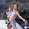 Jane Seymour, superbe en bikini à 62 ans, en vacances avec sa famille à Hawaï le 2 janvier 2014