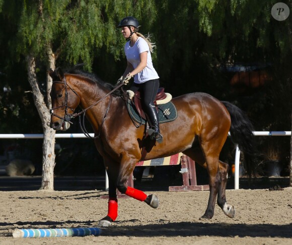 Kaley Cuoco monte à cheval dans un ranch de Moorpark, le 2 janvier 2014