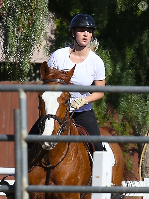 Kaley Cuoco monte à cheval dans un ranch de Moorpark, le 2 janvier 2014