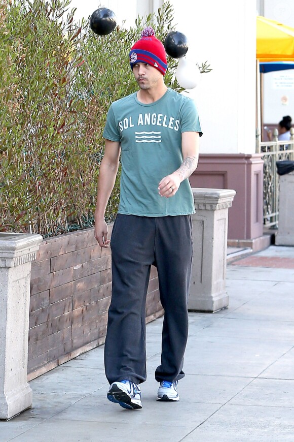 Ryan Sweeting a reçu sa BMW en guise de cadeau de mariage sous les yeux de son épouse Kaley Cuoco, le 2 janvier 2014 à Los Angeles