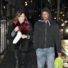 Kelly Brook et son nouveau petit ami David McIntosh surpris devant le domicile du mannequin à Londres, le 4 janvier 2014.