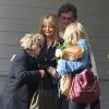Exclusif - Goldie Hawn sort de chez son fils Oliver avec son amoureux Kurt Russell à Brentwood, le 4 janvier 2014