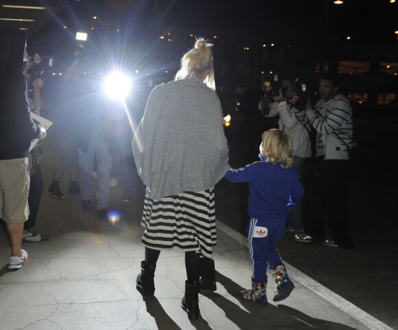 Gwen Stefani et son fils Zuma, chaleureusement accueillie par les photographes à l'aéroport de Los Angeles. Le 5 janvier 2014.