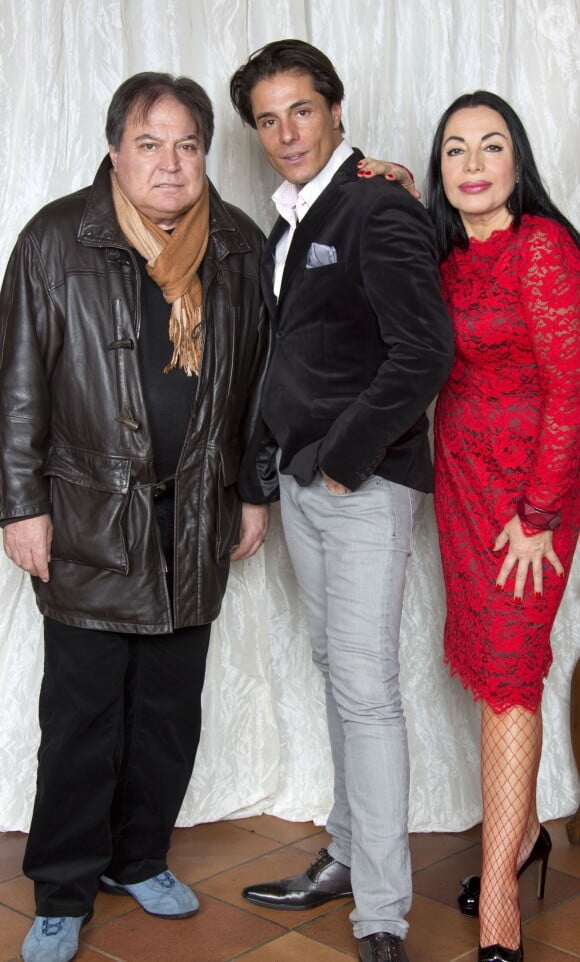 Exclusif - Giuseppe Polimeno et ses parents Marie-France et Pasquale, à Paris le 23 décembre 2013.