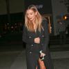 Kim Kardashian, ultrasexy en manteau Céline, robe noire et bottines Tom Ford à Beverly Hills. Le 4 janvier 2014.