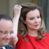 Francois Hollande et Valérie Trierweiler sur le parvis de l'Elysée à Paris, le 7 mai 2013.