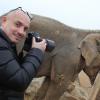 Exclusif - Le photographe Frédéric Nebimger prenant la pose avec les éléphantes Baby et Nepal au domaine de Fonbonne, le 10 janvier 2014. On lui doit une exposition retraçant l'aventure de la princesse Stéphanie de Monaco pour le sauvetage de ces bêtes.