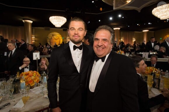 Leonardo DiCaprio et Jim Gianopilos pendant le dîner des Golden Globe Awards au Beverly Hilton, Beverly Hills, Los Angeles, le 12 janvier 2014.