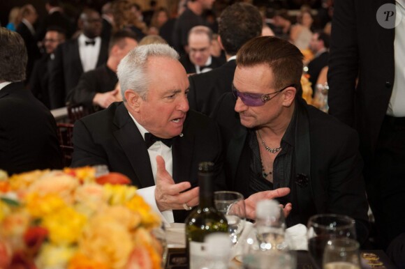 Lorne Michaels et Bono pendant le dîner des Golden Globe Awards au Beverly Hilton, Beverly Hills, Los Angeles, le 12 janvier 2014.