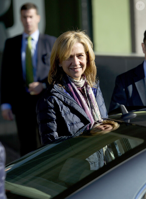 La princesse Cristina d'Espagne lors d'une visite au roi Juan Carlos Ier à l'hôpital Quiron à Madrid, le 23 novembre 2013.