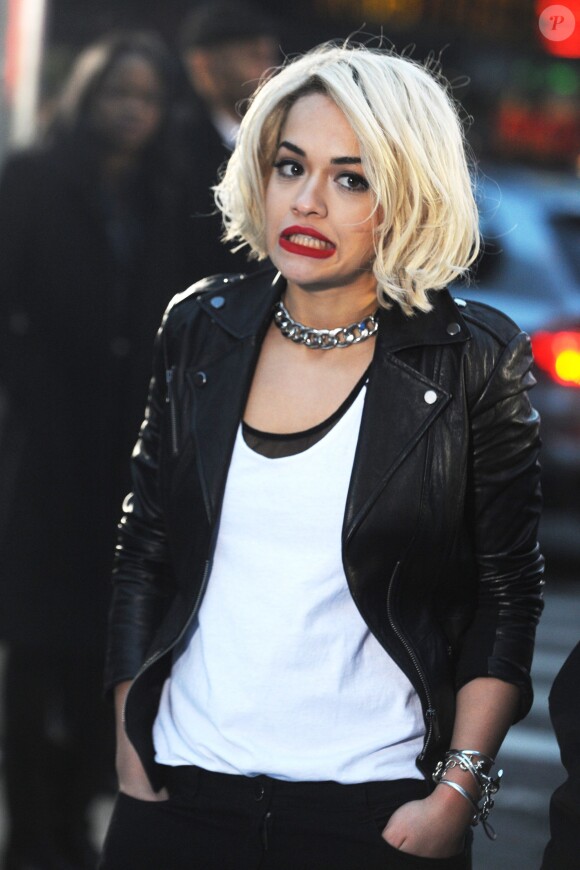 La chanteuse anglaise Rita Ora sur le tournage d'une publicité pour la marque DKNY a New York, le 16 decembre 2013.
