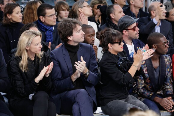 Delphine Arnault, Antoine Arnault, Lily Allen et Tinie Tempah lors du final du défilé homme Louis Vuitton automne-hiver 2014-2015. Paris, le 16 janvier 2014.