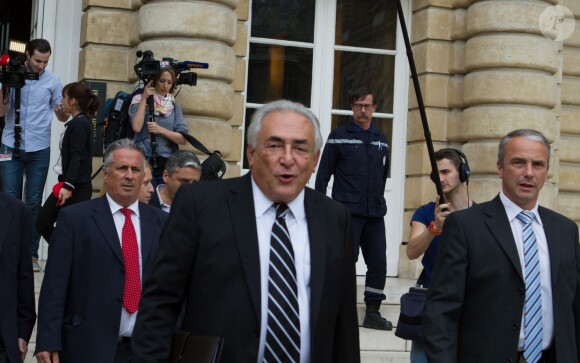 Dominique Strauss-Kahn sortant du Sénat à Paris le 26 juin 2013.