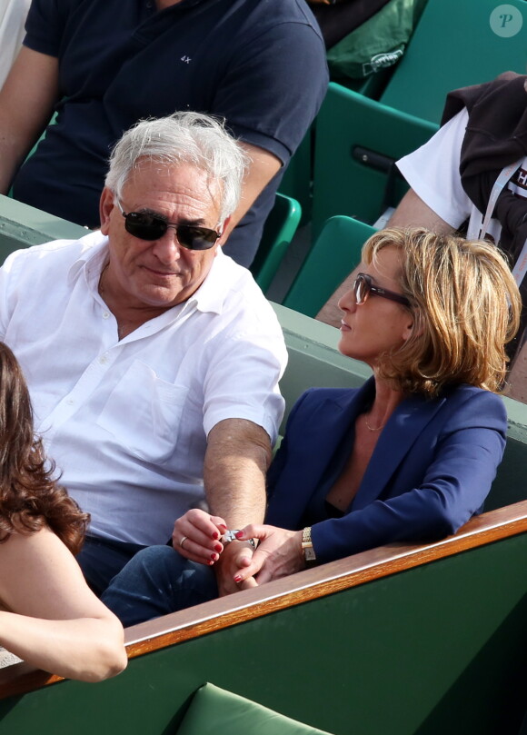 Dominique Strauss Kahn et sa compagne Myriam L'Aouffir au tournoi de Roland-Garros le 8 juin 2013.