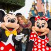La comédienne et chanteuse Martina Stoessel, interprète du personnage de Violetta dans la série du même nom sur Disney Channel, rencontre Mickey et Minnie au parc Disneyland Paris, à Marne-la-Vallée, le jeudi 16 janvier 2014.