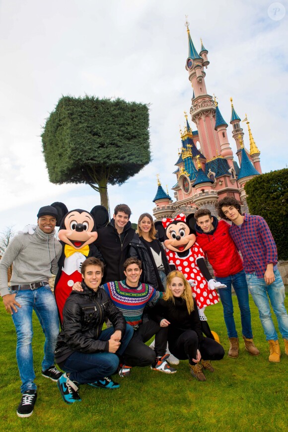 La comédienne et chanteuse Martina Stoessel, interprète du personnage de Violetta dans la série du même nom sur Disney Channel, au parc Disneyland Paris, à Marne-la-Vallée, le jeudi 16 janvier 2014.
