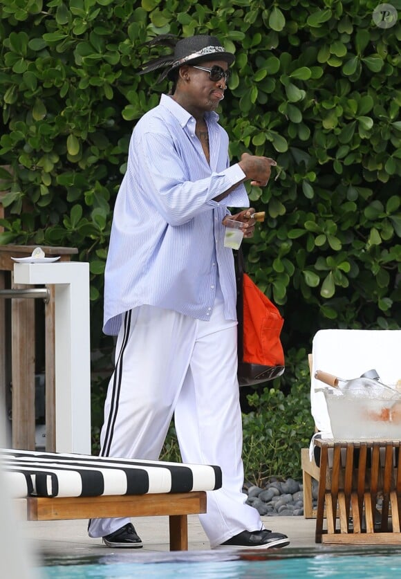 Exclusif - L'ancien joueur de la NBA Dennis Rodman passe un moment avec des amis à Miami, le 13 décembre 2013.