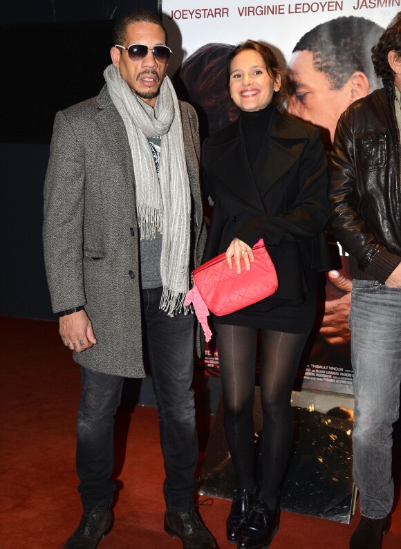 JoeyStarr et Virginie Ledoyen (enceinte) lors de la première du film "Une autre vie" à Paris, le 20 janvier 2014.
