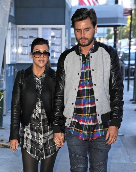 Kourtney Kardashian et son compagnon Scott Disick font du shopping sur la 5e avenue à New York le 4 Novembre 2013.
