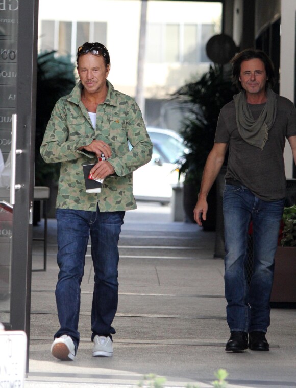 Mickey Rourke et un ami à Beverly Hills le 4 janvier 2014