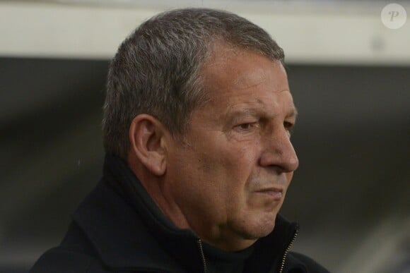 Le coach de Montpellier Roland Courbis pendant le match de Coupe de France, PSG-Montpellier à Paris, le 22 janvier 2014.