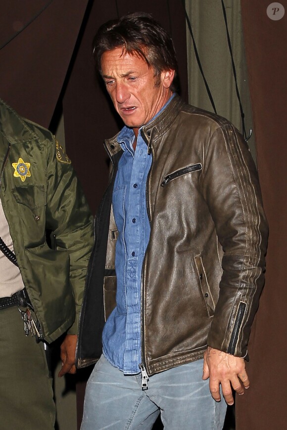 Sean Penn sortant d'un dîner à Los Angeles le 6 janvier 2014