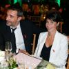 Alessandra Sublet (smoking et pochette Gérard Darel) et son mari Clément lors du Dîner de la mode pour le Sidaction au Pavillon d'Armenonville à Paris, le 23 janvier 2014.