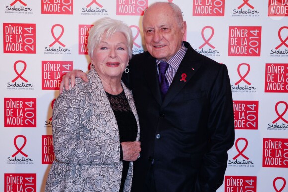 Line Renaud et Pierre Bergé lors du Dîner de la mode pour le Sidaction au Pavillon d'Armenonville à Paris, le 23 janvier 2014.