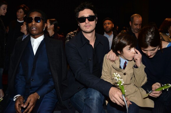 Jérémie Elkaïm, Valérie Donzelli et leur fils Gabriel assistent au défilé de mode Hommes Automne-Hiver 2014/2015 Dior Homme à Paris, le 18 janvier 2014.