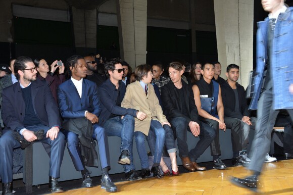 ASAP Rocky, Jérémie Elkaïm, Valérie Donzelli et leur fils Gabriel, Benn Northover, Eddie Peng au défilé de mode Hommes Automne-Hiver 2014/2015 Dior Homme à Paris, le 18 janvier 2014.