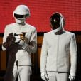 Guy-Manuel de Homem-Christo and Thomas Bangalter  du duo Daft Punk, récompensés du prix d'Enregistrement de l'Année (pour Get Lucky) lors des 56e Grammy Awards au Staples Center. Los Angeles, le 26 janvier 2014.
