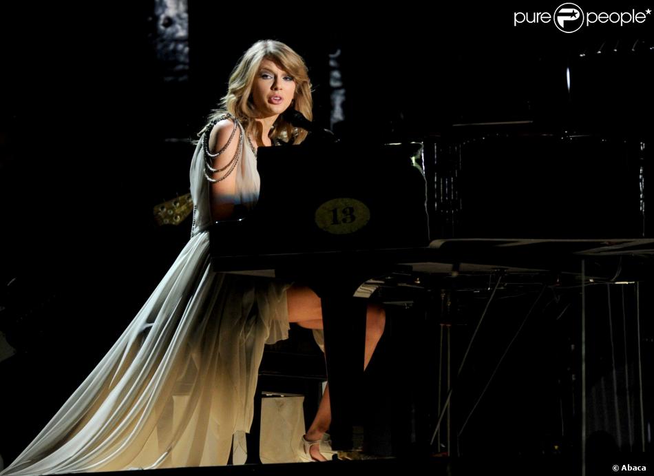 Taylor Swift sur la scène du Staples Center lors des 56e Grammy Awards. Los Angeles, le 26 janvier 2014.