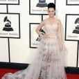 Fashion faux pas pour Katy Perry, habillée d'une robe Valentino haute couture (collection printemps-été 2014) lors des 56e Grammy Awards au Staples Center. Los Angeles, le 26 janvier 2014.
