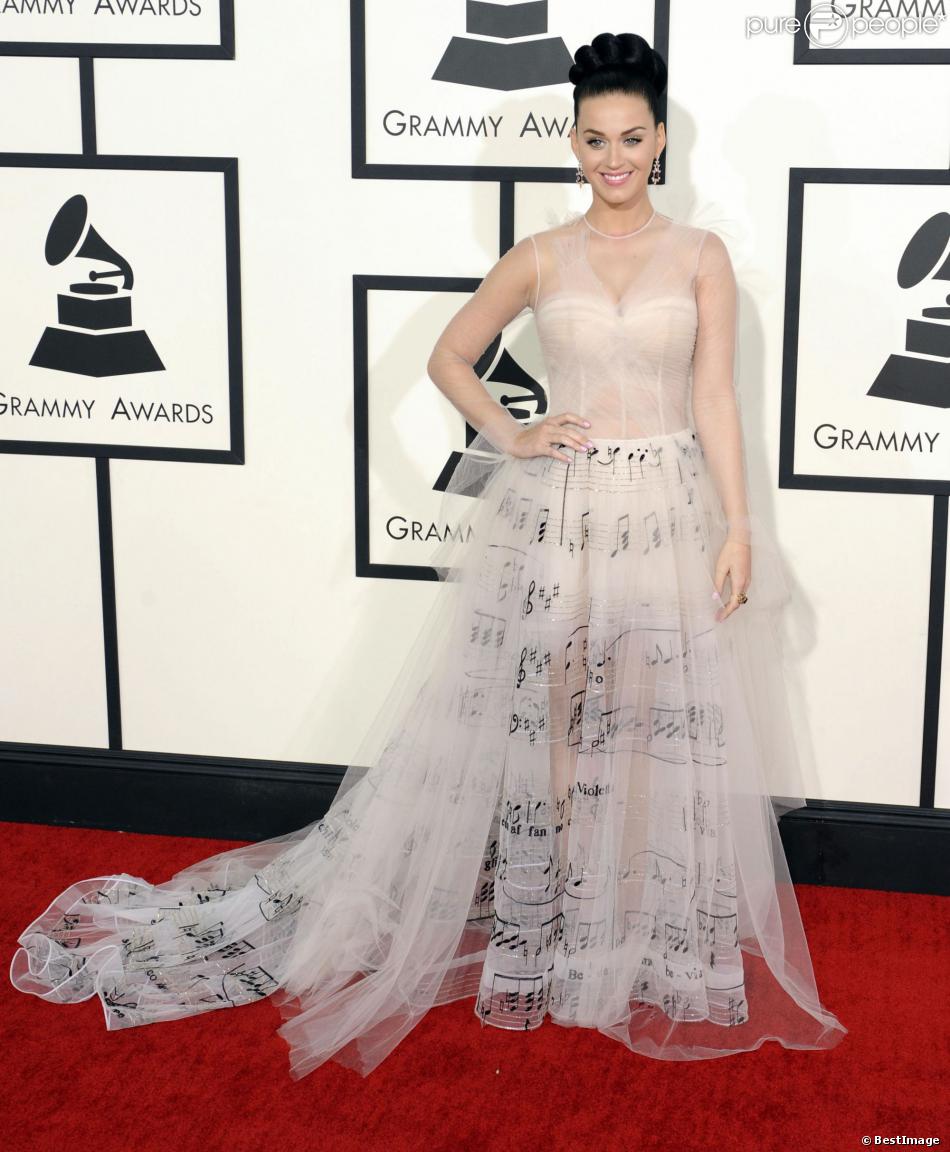 Fashion faux pas pour Katy Perry, habillée d&#039;une robe Valentino haute couture (collection printemps-été 2014) lors des 56e Grammy Awards au Staples Center. Los Angeles, le 26 janvier 2014.
