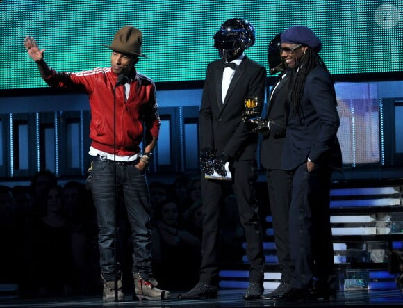Pharrell Williams, les Daft Punk et Nile Rodgers acceptent le prix de Meilleure Performance Pop d'un duo ou groupe pour Get Lucky lors des 56e Grammy Awards au Staples Center. Los Angeles, le 26 janvier 2014.