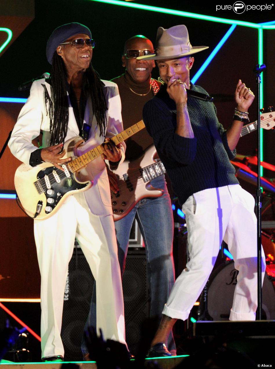 Nile Rodgers et Pharrell Williams interprètent Get Lucky avec les Daft Punk et Stevie Wonder lors des 56e Grammy Awards au Staples Center. Los Angeles, le 26 janvier 2014.